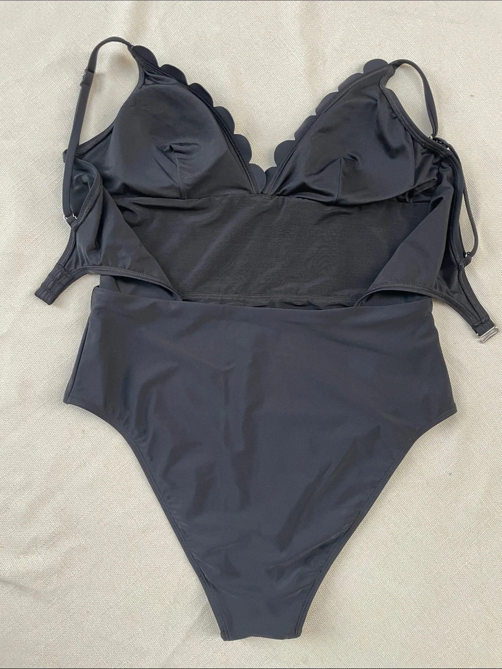Scallop Edge One-Piece Swimsuit - Black